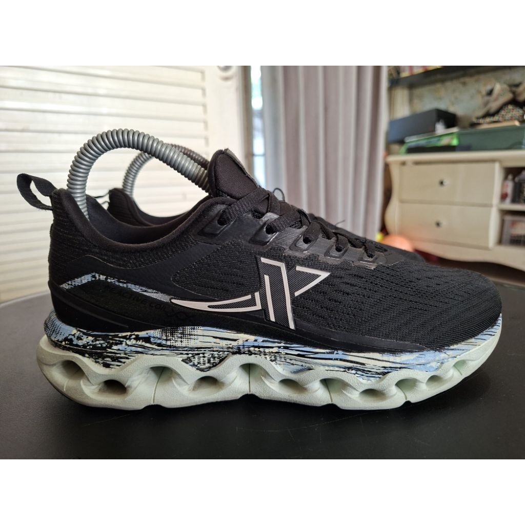 Sepatu running seken Xtep sz 37 insole 23cm mulus jaminan original 