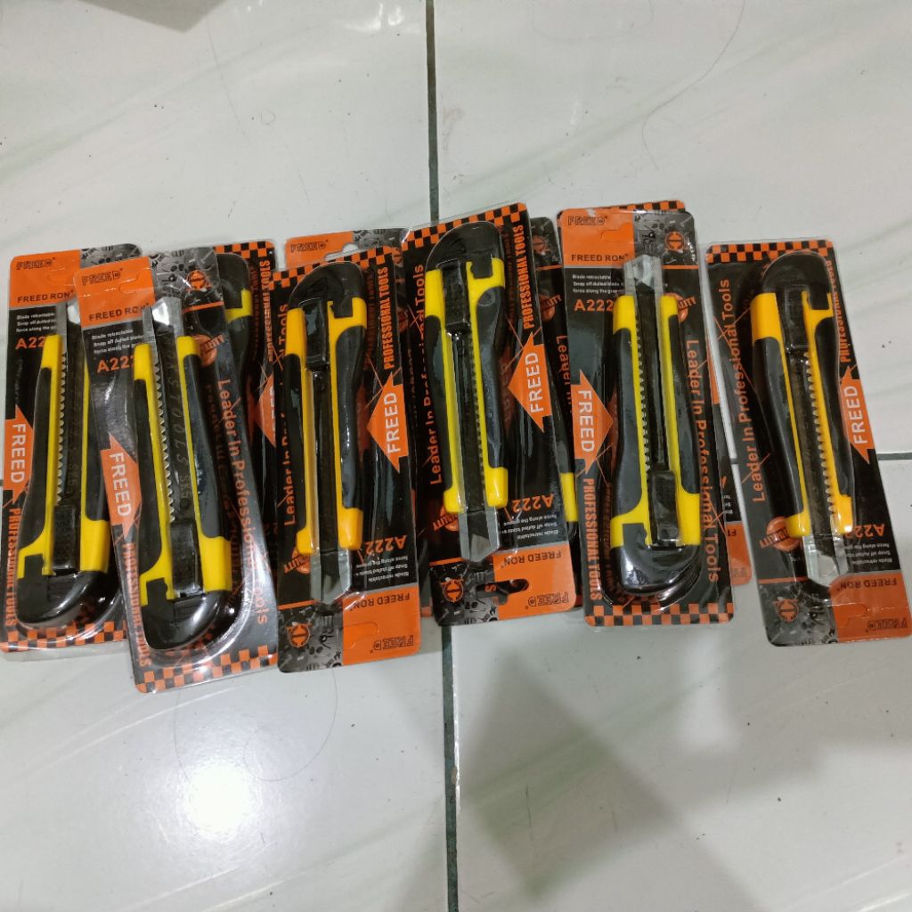 Cutter_freed(isi 12pcs)