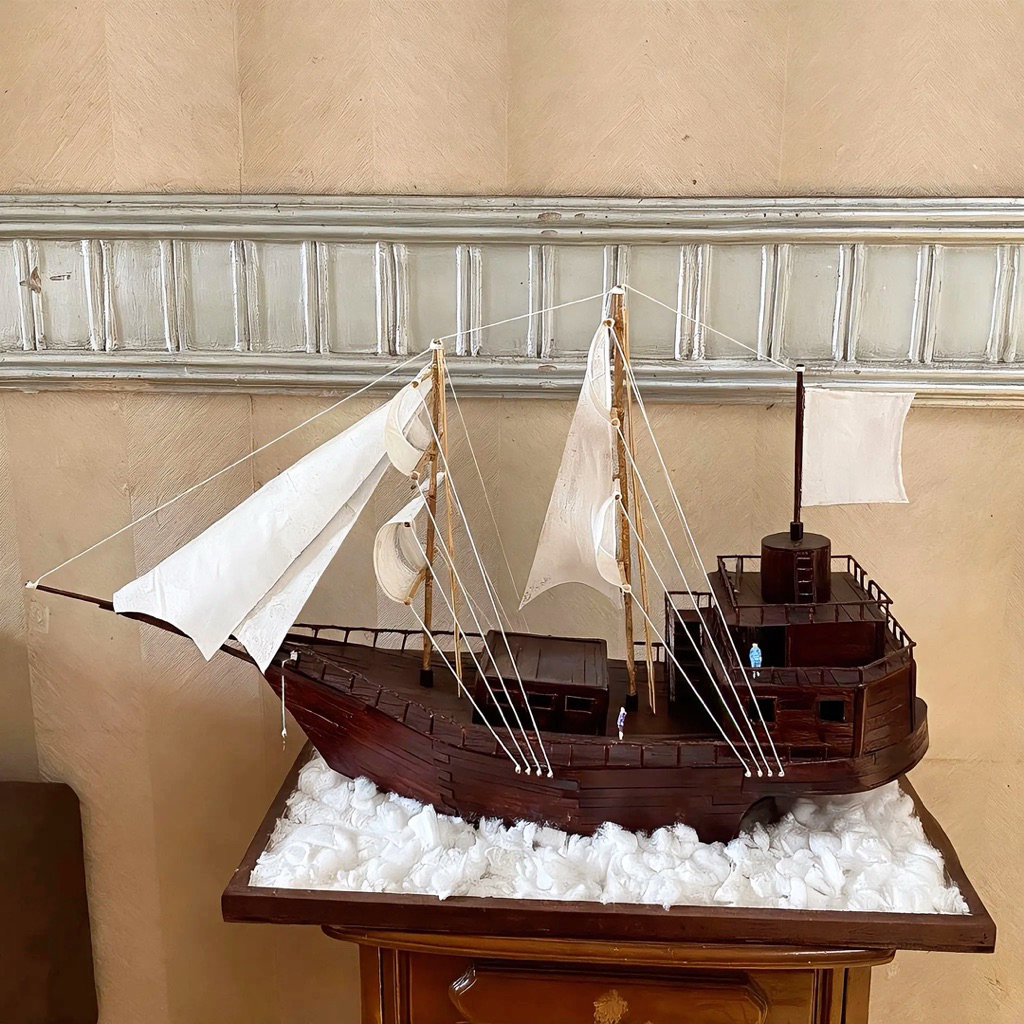 Miniatur Kapal Phinisi Kayu dan Stick Pajangan 86x35x51cm