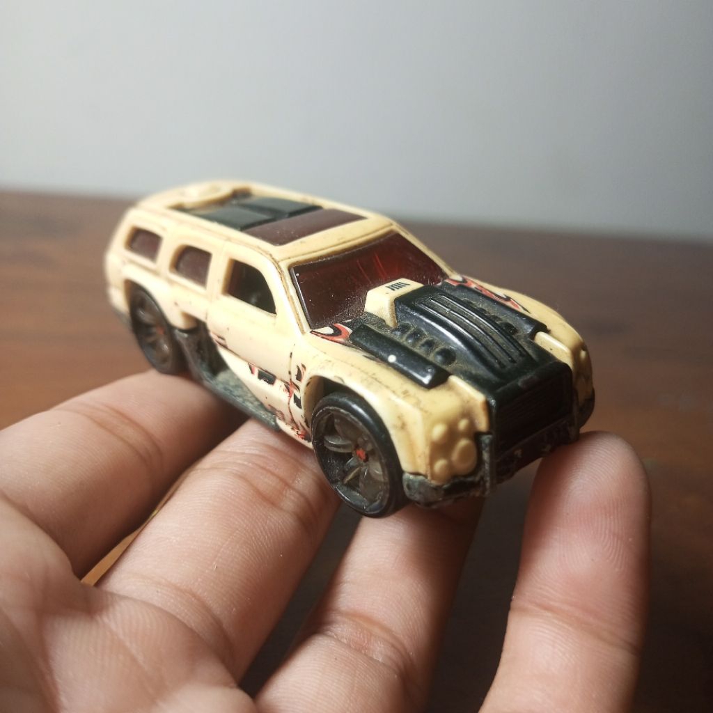 Hotwheels Acceleracers Metal Maniac Rollin' Thunder Team Color Variation 2006