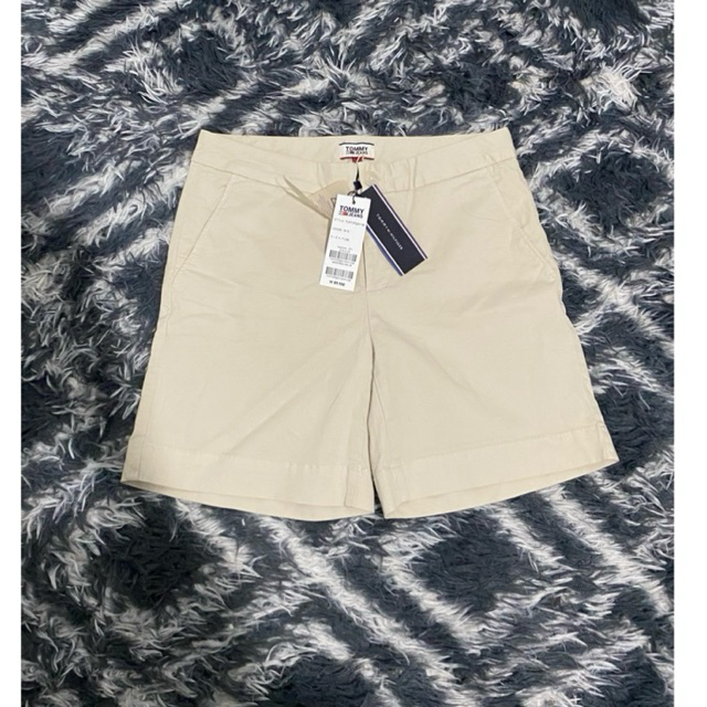 celana pendek wanita tommy jeans hilfiger chino essential pumice stone