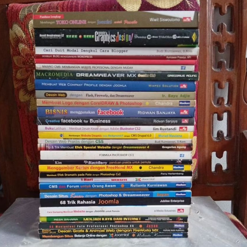 Buku Komputer Original Berbagai Macam Judul Pengarang dan Penerbit yang Berbeda-beda Bekas Boleh Bel