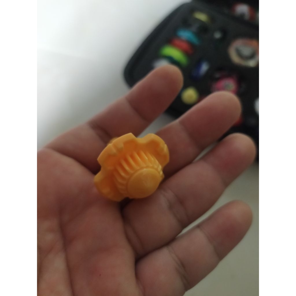 beyblade x bit yielding takara tomy