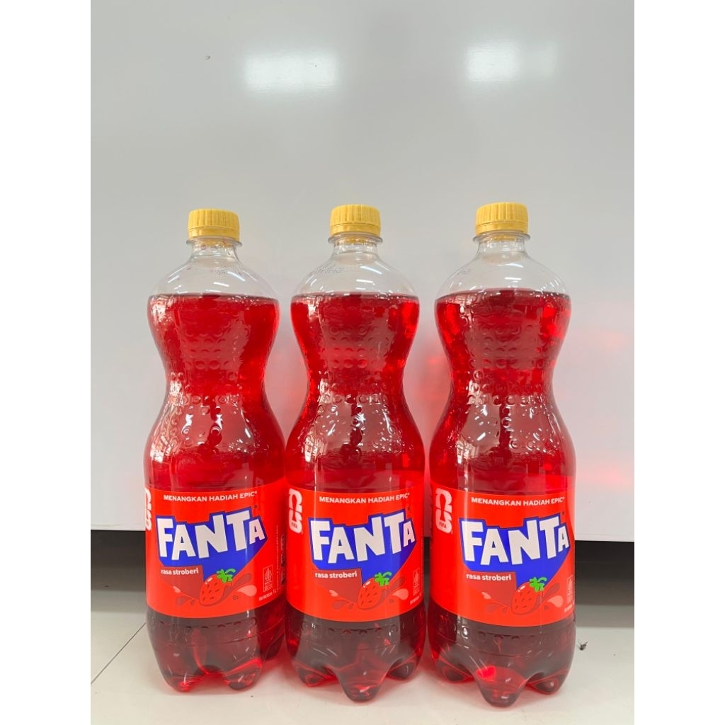 Fanta Minuman Soda Strawberry 1 Liter Segar