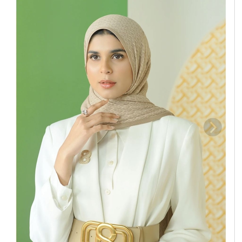 BUTTONSCARVES Pleated Shawl