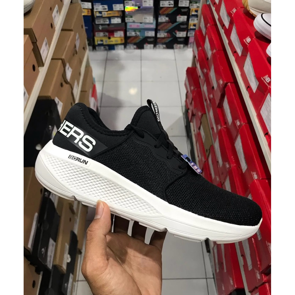 SEPATU SKECHERS WANITA HITAM SPORTY RUNNING/JALAN/TRAVELLING/JOGGING/SENAM/LARISANTAI/OOTD/KERJA