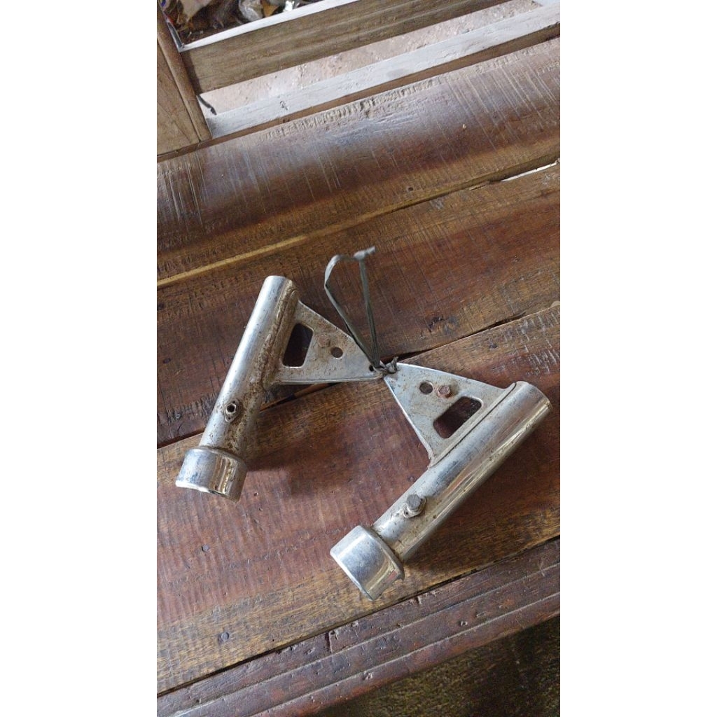 dudukan lampu depan gl125 platina