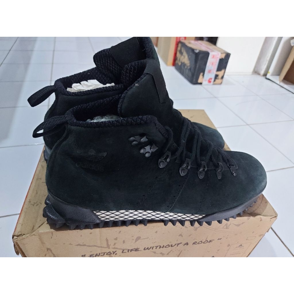 Adidas original size 42