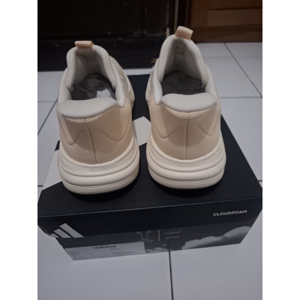 Sepatu second hand-adidas Lifestyle CLOUDFOAM CUXXION RAPIDFIT SHOES Women White KK3477