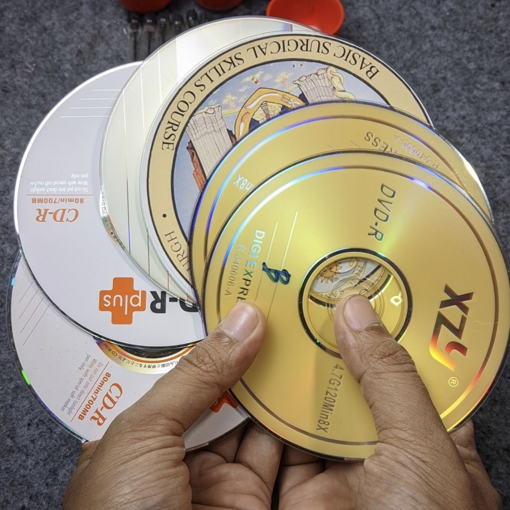 Kaset VCD atau DVD bekas buat kerajinan