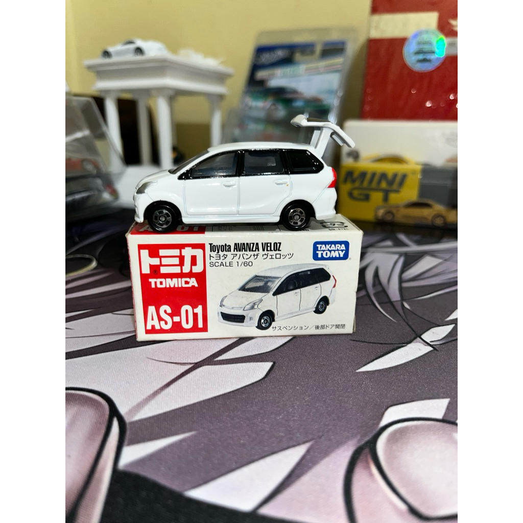 Tomica Toyota Avanza Veloz