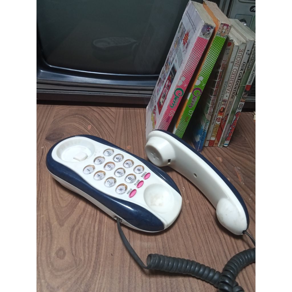 Telepon jadul Panaphone KXT-929 untuk display/pajangan