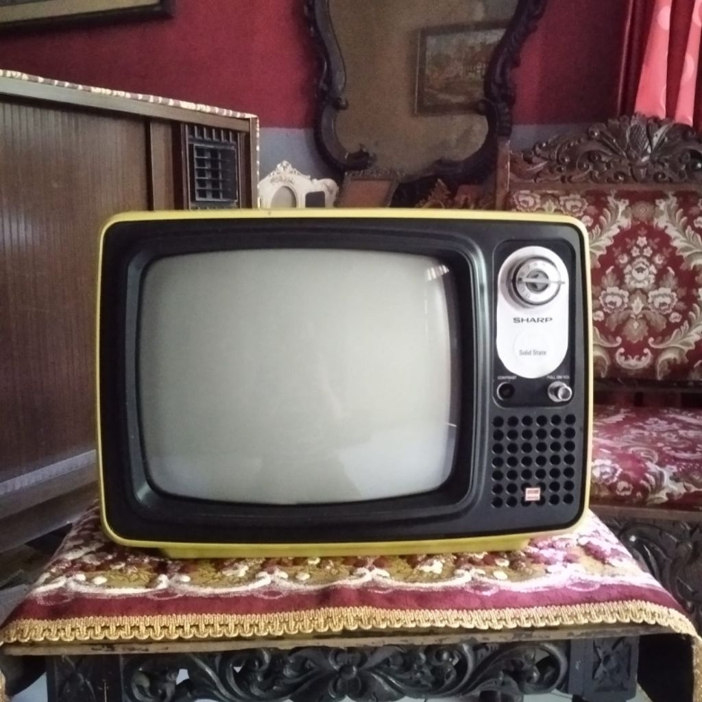 Tv televisi jadul antik vintage merk Sharp lawas kuno