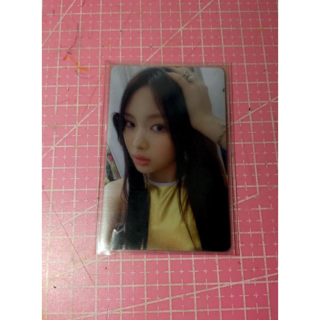 pc new jeans hyein pvc (BACA DESK)