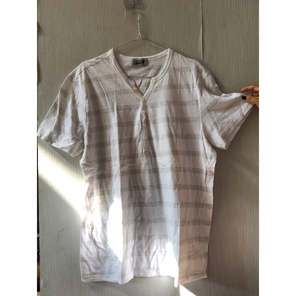 kaos putih garis topman