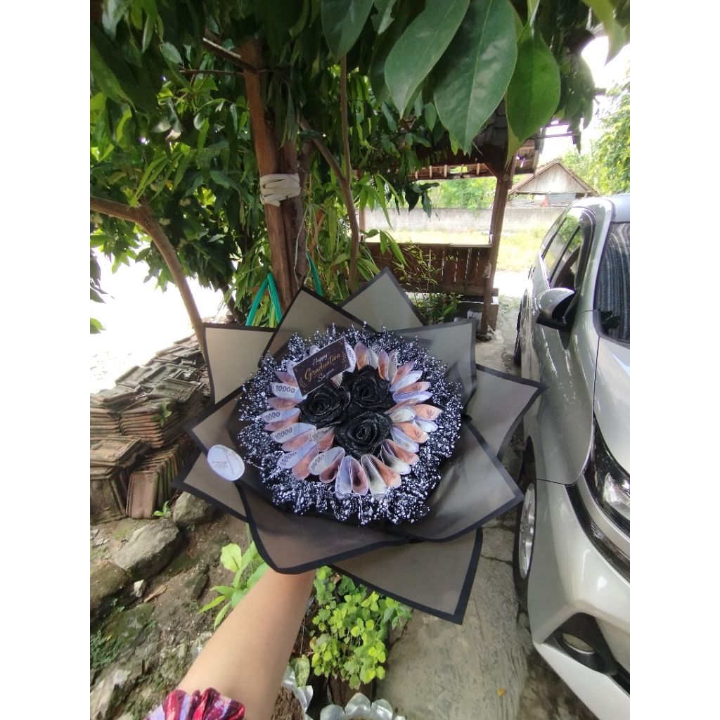 bouquet bunga satin + uang palsu