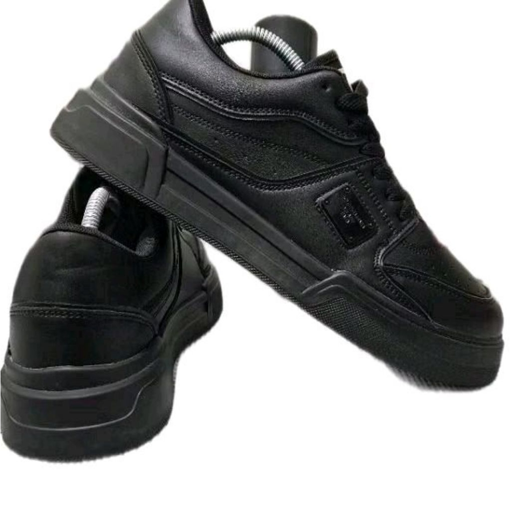 Dolce & Gabbana Men's Black Leather New Roma Sneakers