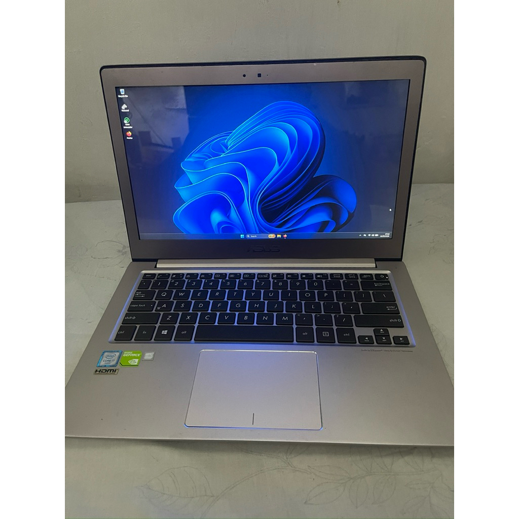 ASUS ZENBOOK UX303UB-i7 7600U-Nvidi 940M