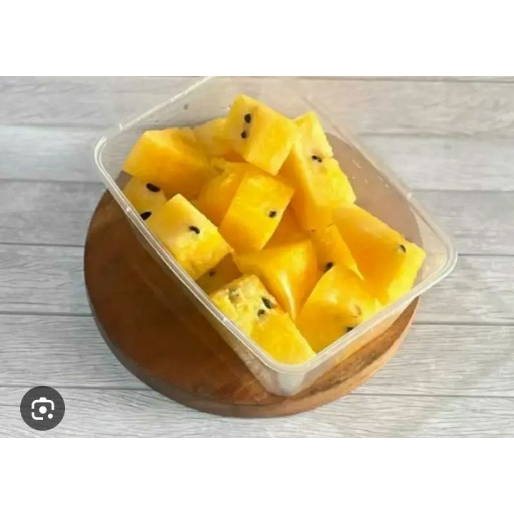 Buah semangka potong kuning fresh kemasan cup 500gr