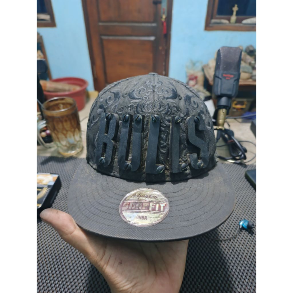 Preloved Topi Snapback Chicago Bulls HyFlat Gold 035/100