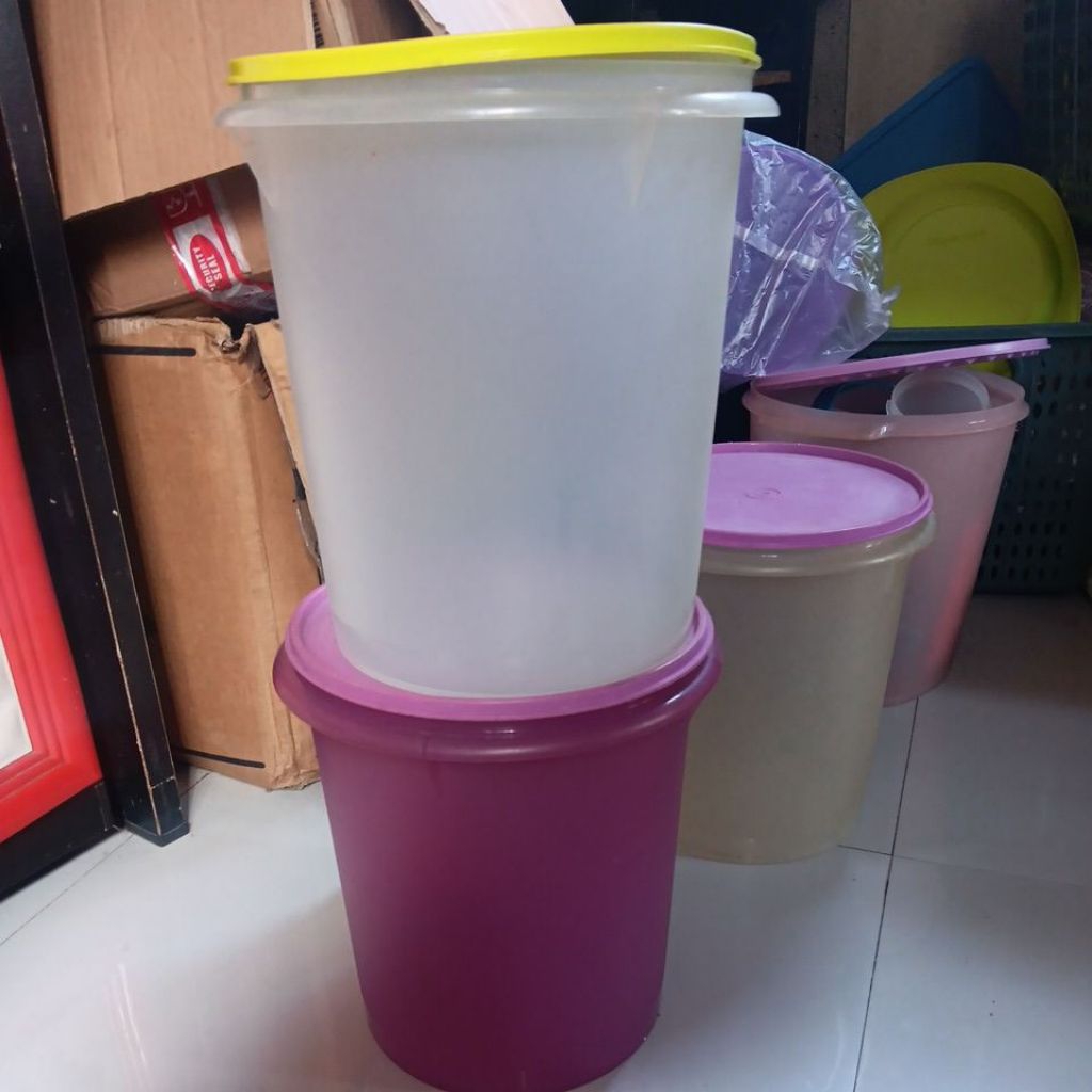 Giant Canister tupperware