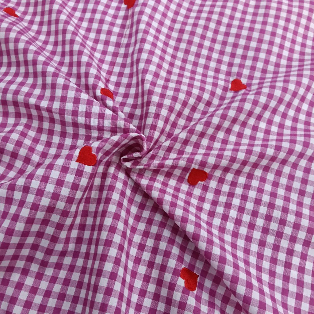 KAIN KATUN KOTAK BORDIR MOTIF LOVE MERAH WARNA DASAR KAIN PING FANTA