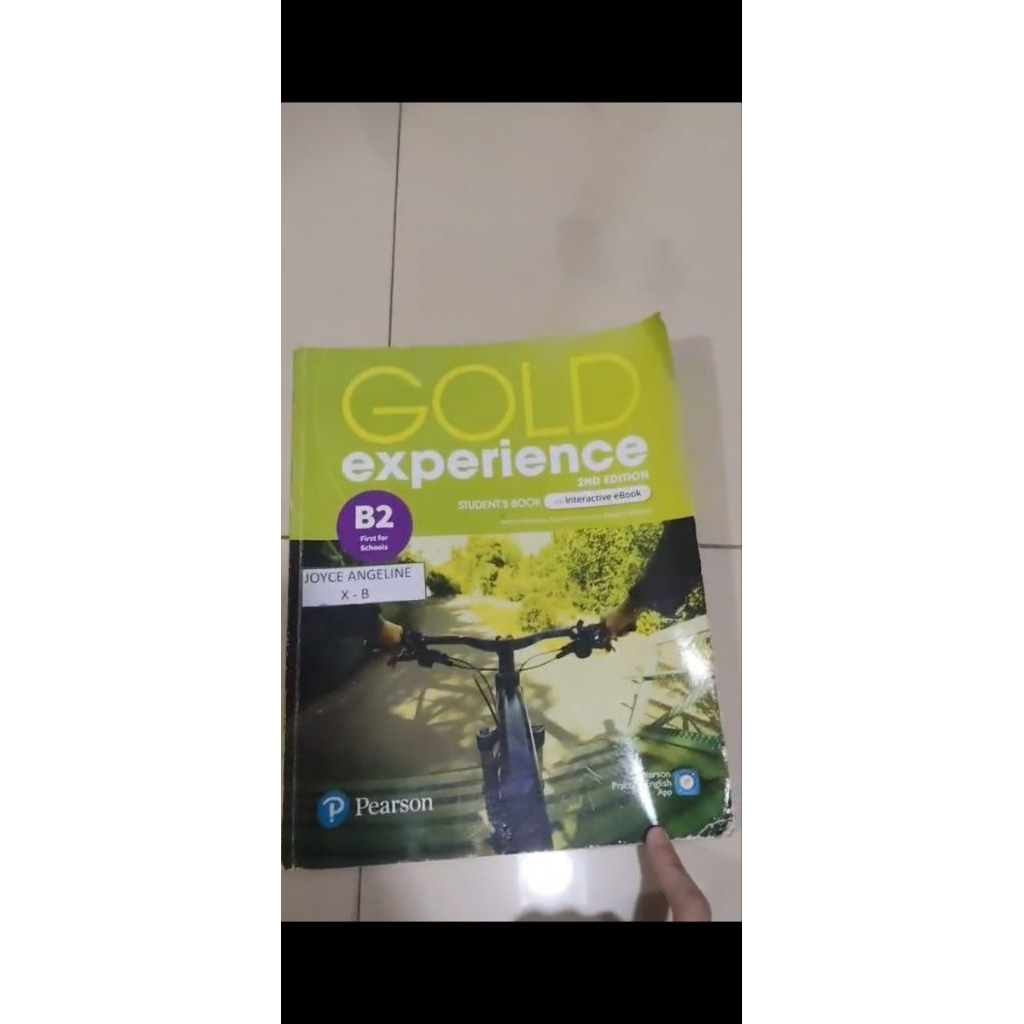 Buku Gold Experience B2