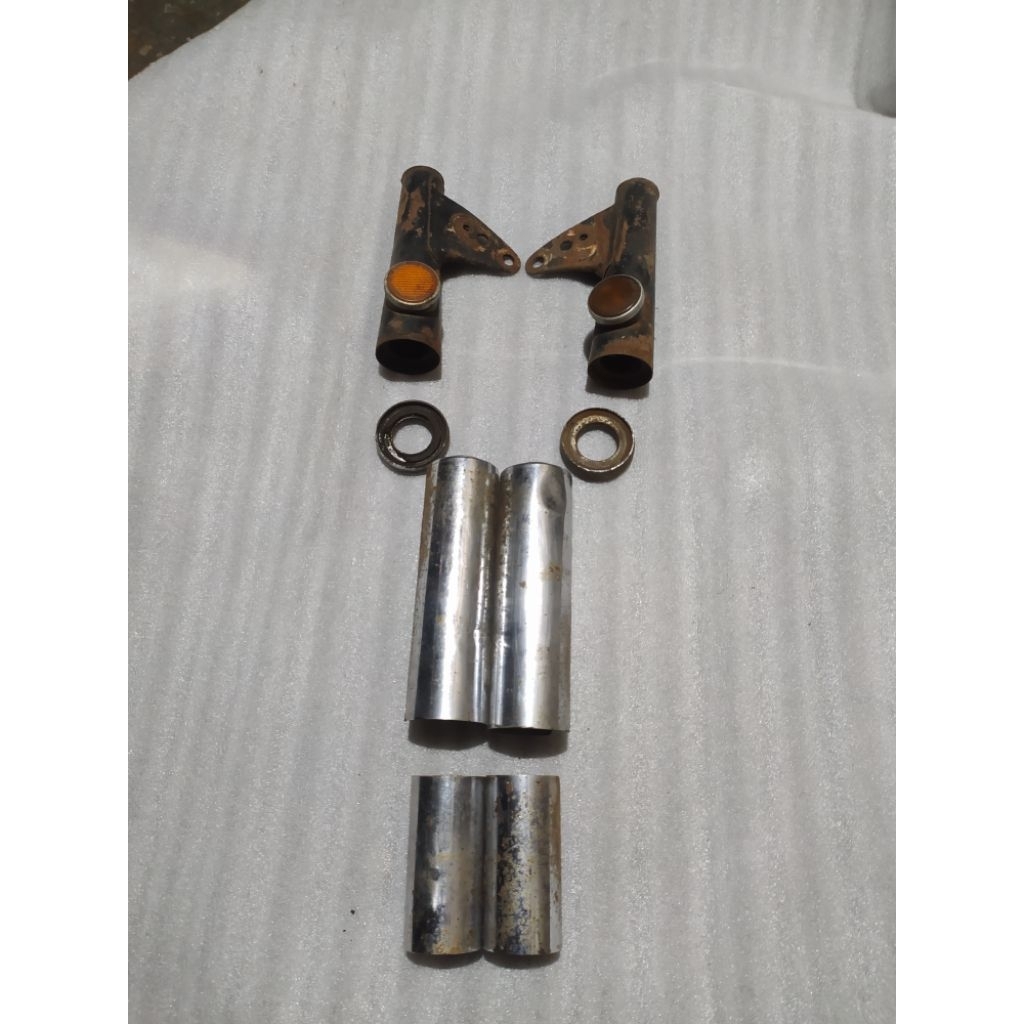 kupingan shock cg125 cb125 cakram ,selongsong shock depan cg125/cb125s cakram