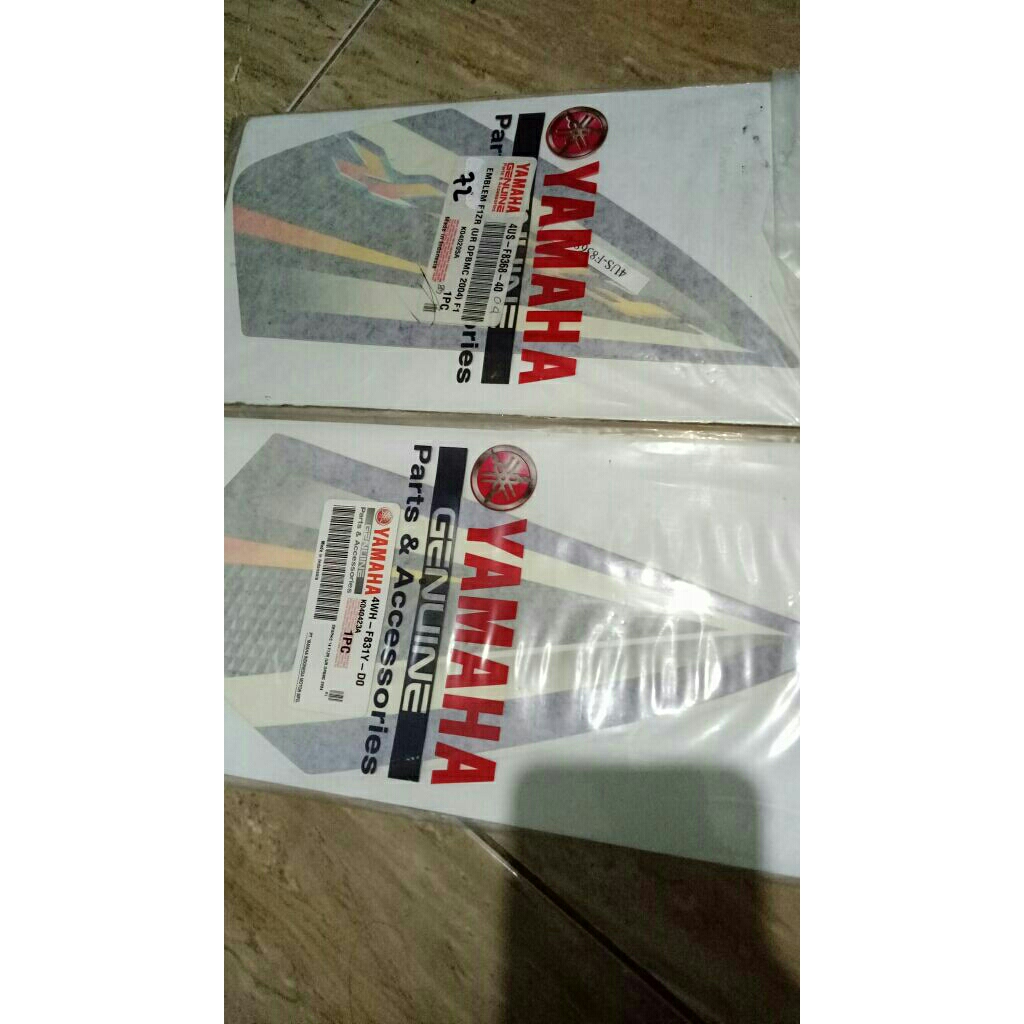 STRIPING GRAPHIC SAYAP LUAR BAGIAN ATAS F1ZR FIZR 2004 BIRU PUTIH ORIGINAL