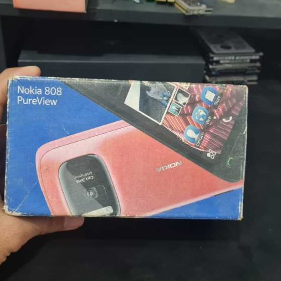 Handphone Nokia 808 Pureview 4 Inch Amoled Symbian Belle 41MP Camera HP Original Koleksi Pribadi