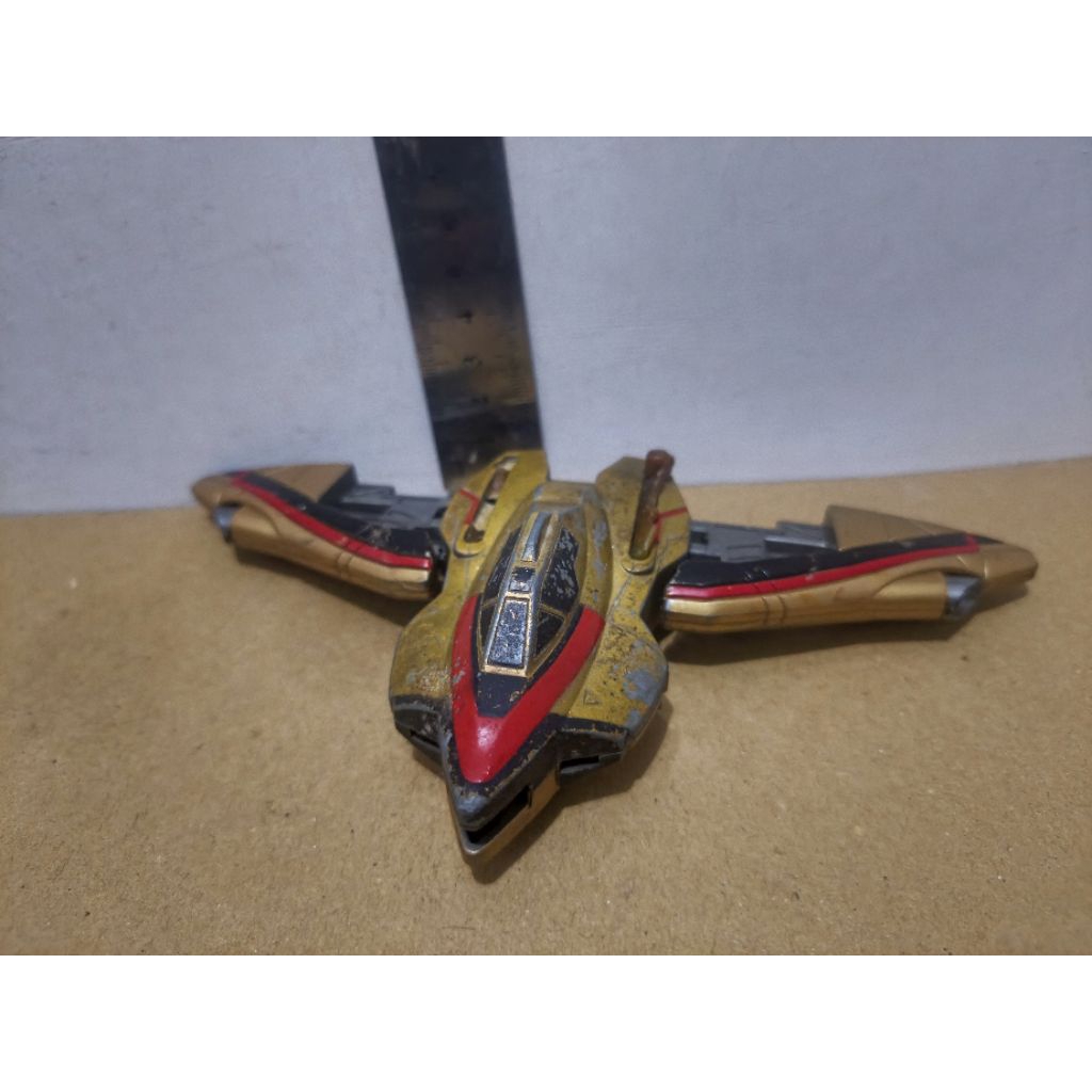 Pesawat Ultraman DX Guts Wing Ultraman Tiga Gold Bandai