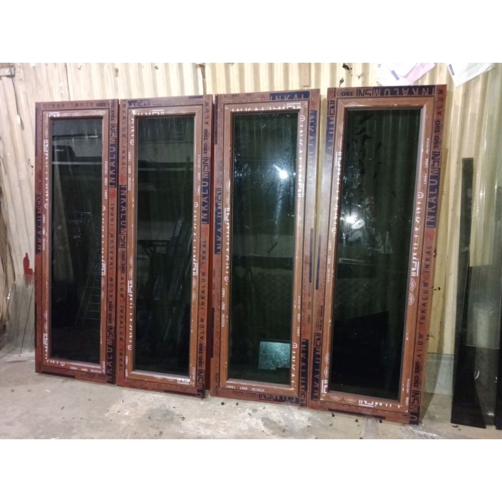 jendela+kusen alumunium 4in serat kayu, gratis packing kayu