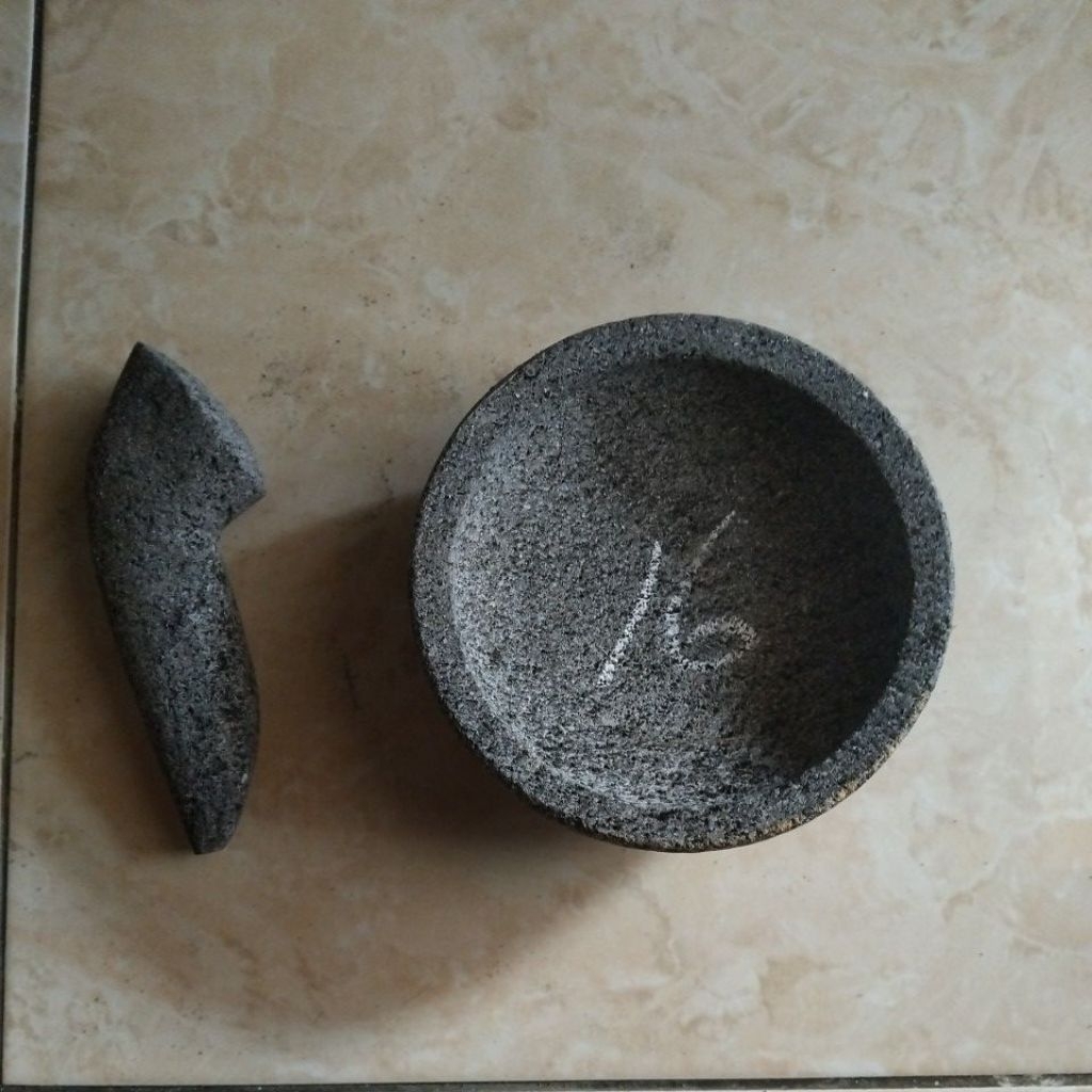Cobek dan Lumpang batu asli dari muntilan + sapu ijuk jerami