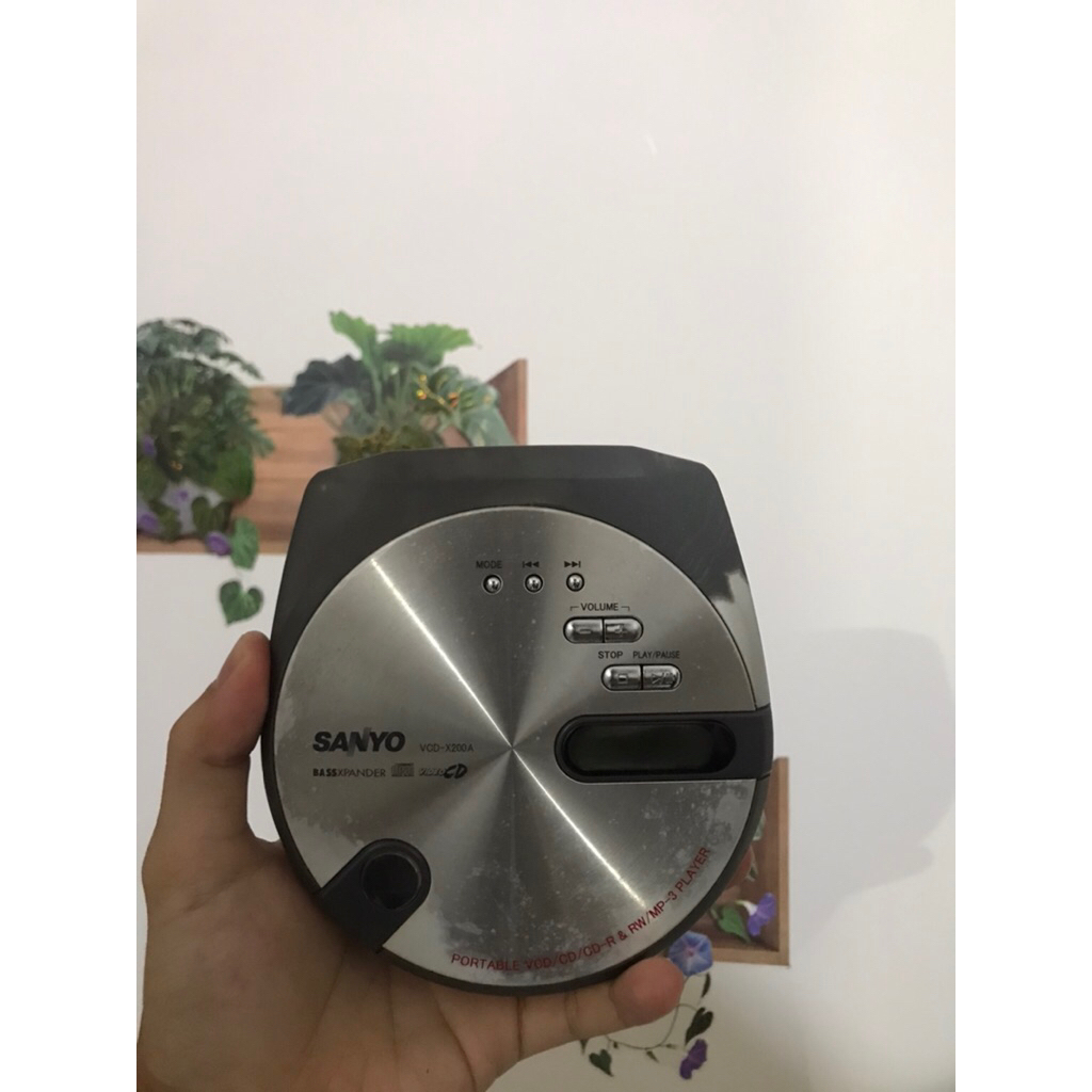 Dicman pemutar vcd Sanyo bekas pakai orang