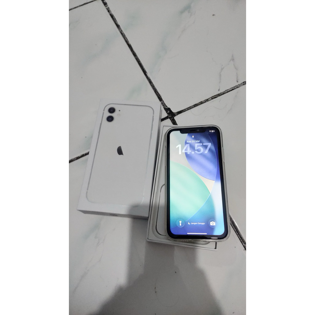 iphone 11 64gb wifi second mulus seperti baru lengkap free aksesoris
