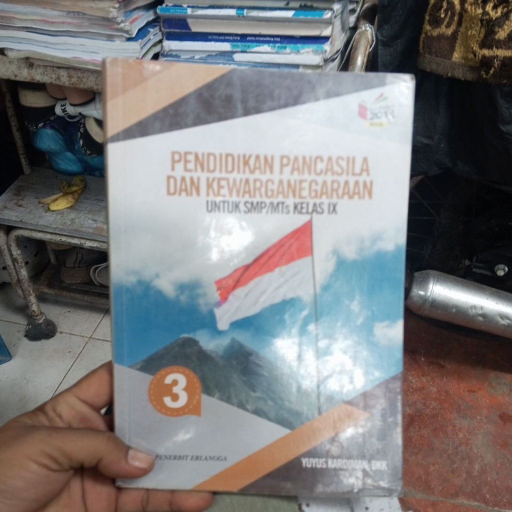 BUKU PPKN/PENDIDIKAN PANCASILA DAN KEWARGANEGARAAN UNTUK SMP KELAS IX/9/3 KURIKULUM K13 PENERBIT ERL