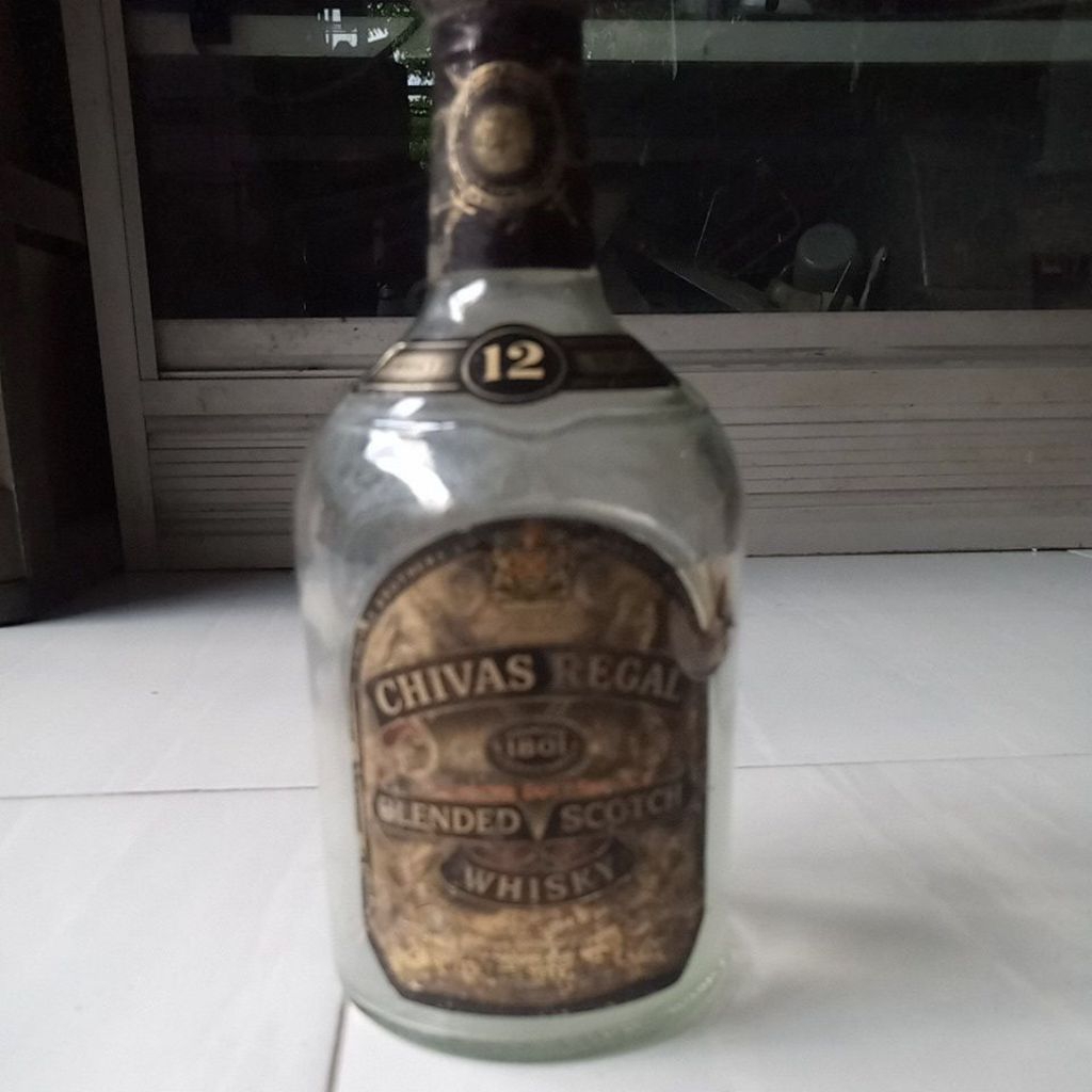 botol bekas minuman whisky chivas regal
