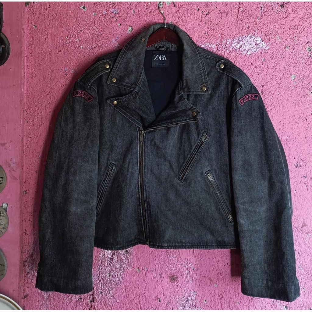 Jacket denim ramones  ZARA  ( minus, perhatikan gambar dan deskripsi)