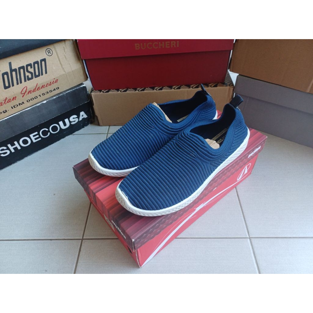 Sepatu BATA North Star Slip On (NEW SALE)  -  Size 38 UK 5 (Insole 24 - 24,5 cm)
