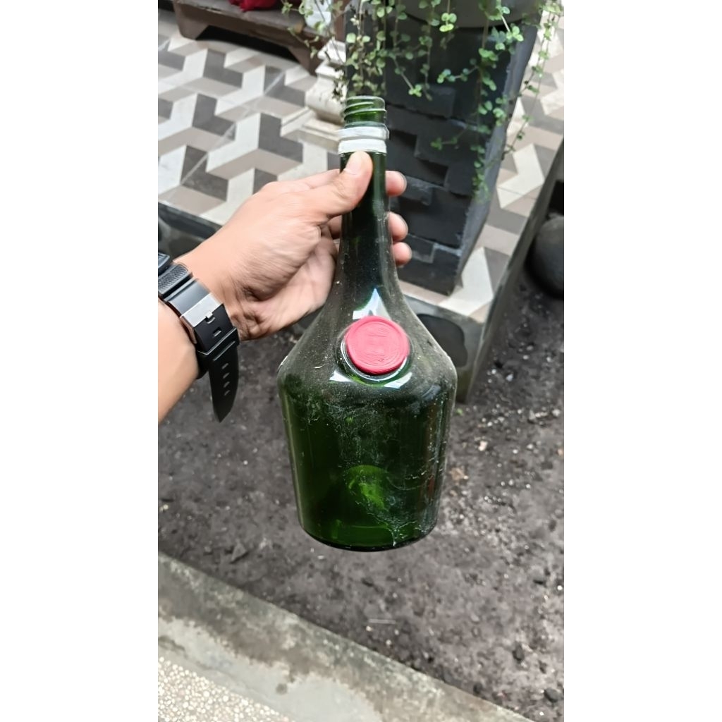botol bekas antik