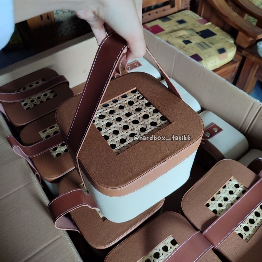 Box Hampers Anyaman Bambu/Tas Box Hampers Anyaman Bambu
