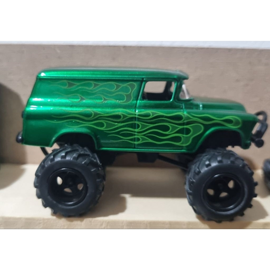 Jada skala 64 Suburban