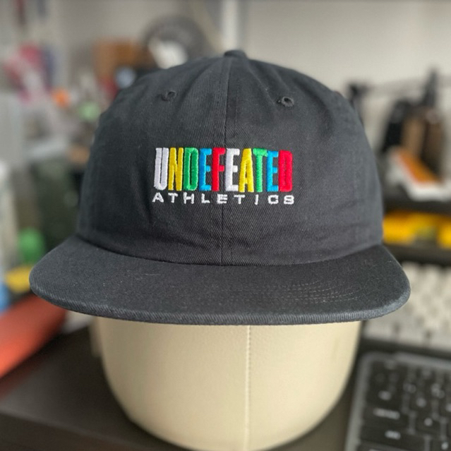 Topi Undefeated Athletics undftd bnwt