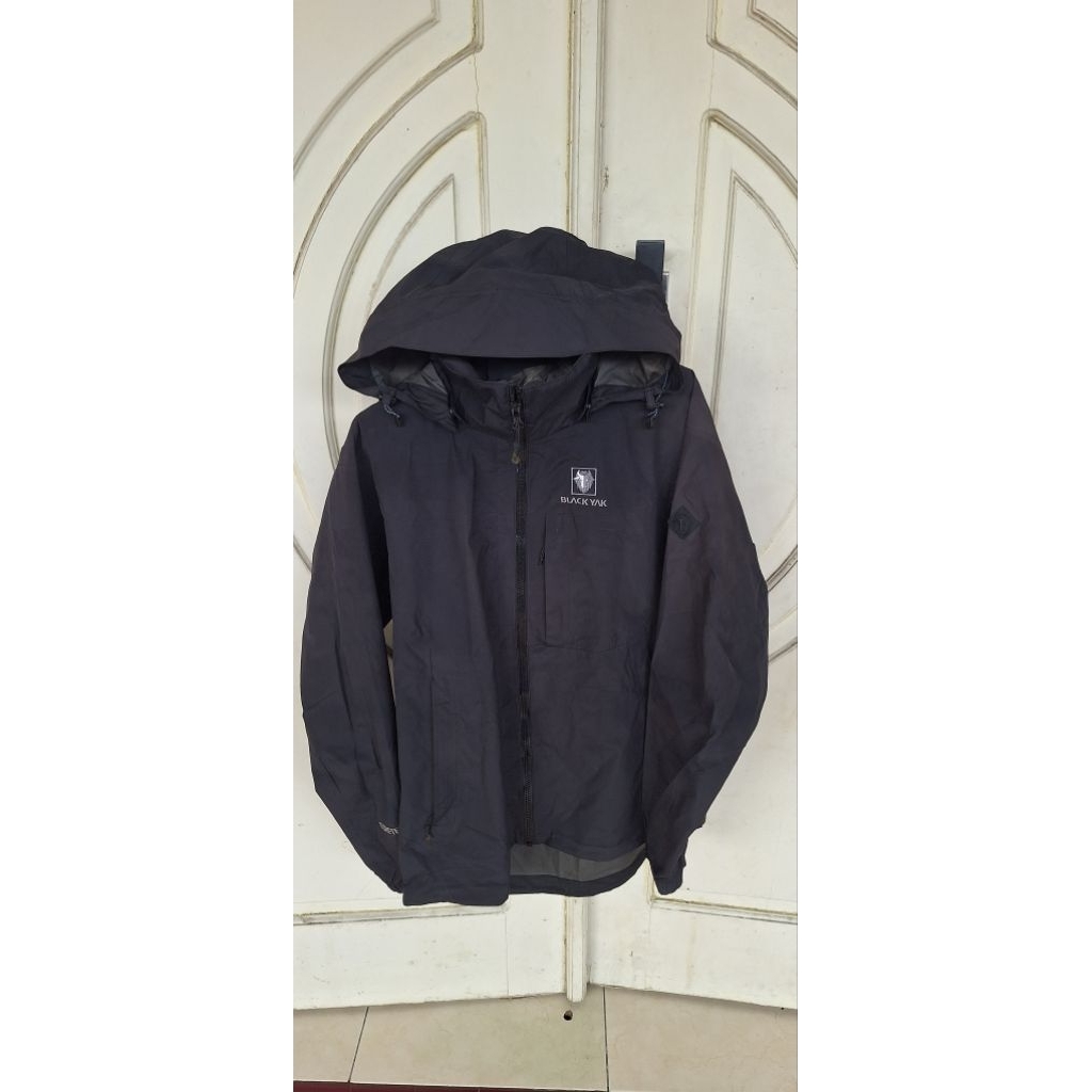 outdoor brand blackyak goretex gropcore
