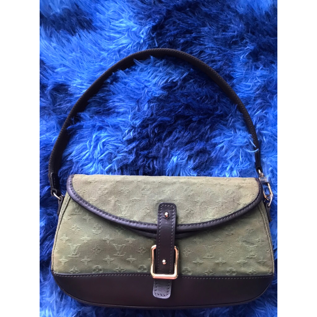 LV POCHETTE AUTH