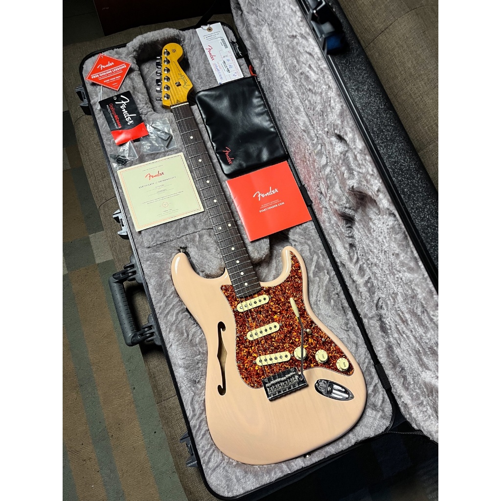 Fender stratocaster american professional II thinline limited edition transparent shell pink