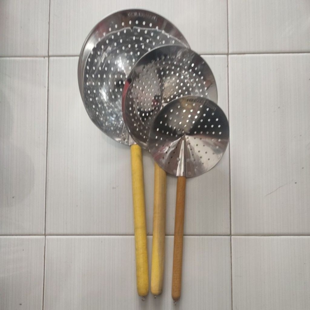 Serok Stainless Gagang Kayu Tahan Karat dan Anti Panas / Serok Wajan / Serok Masak / Serok Penggoren