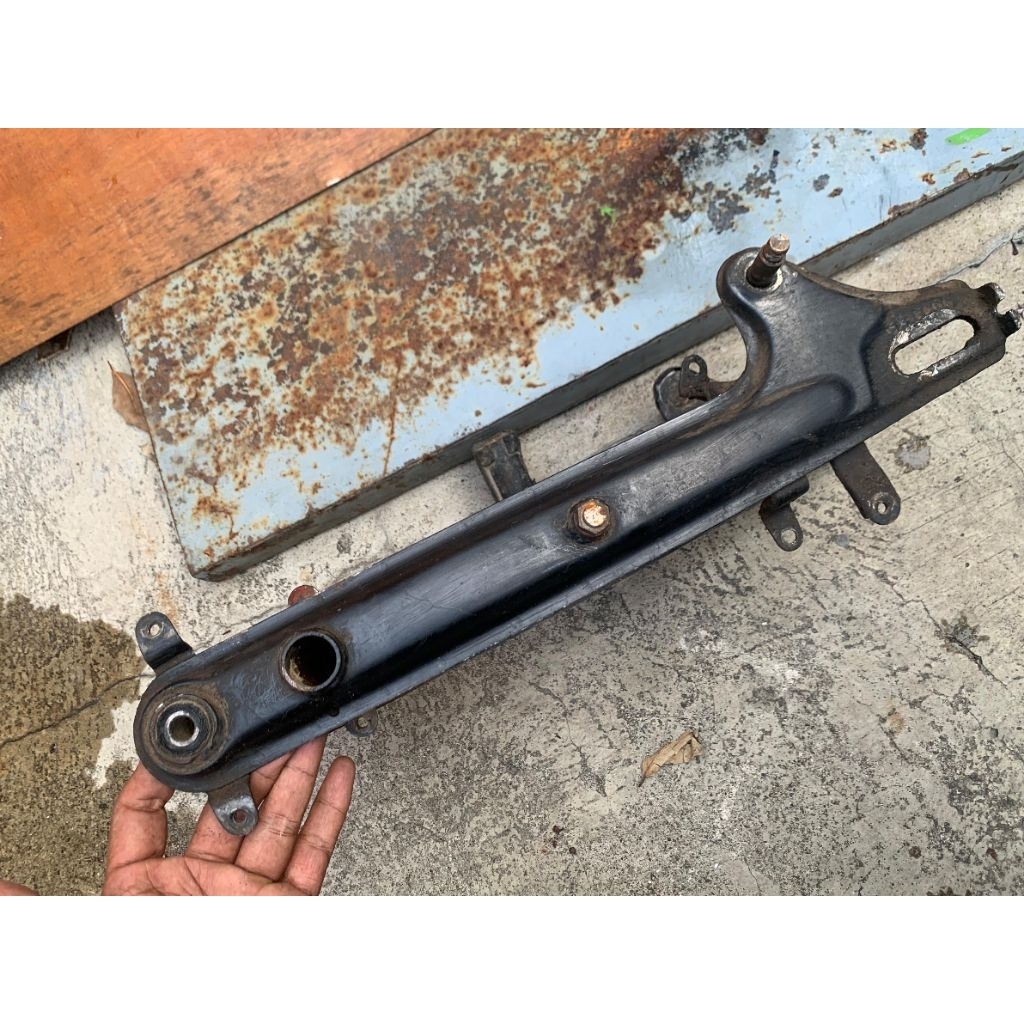 swing arm Suzuki a100 bekas original copotan motor