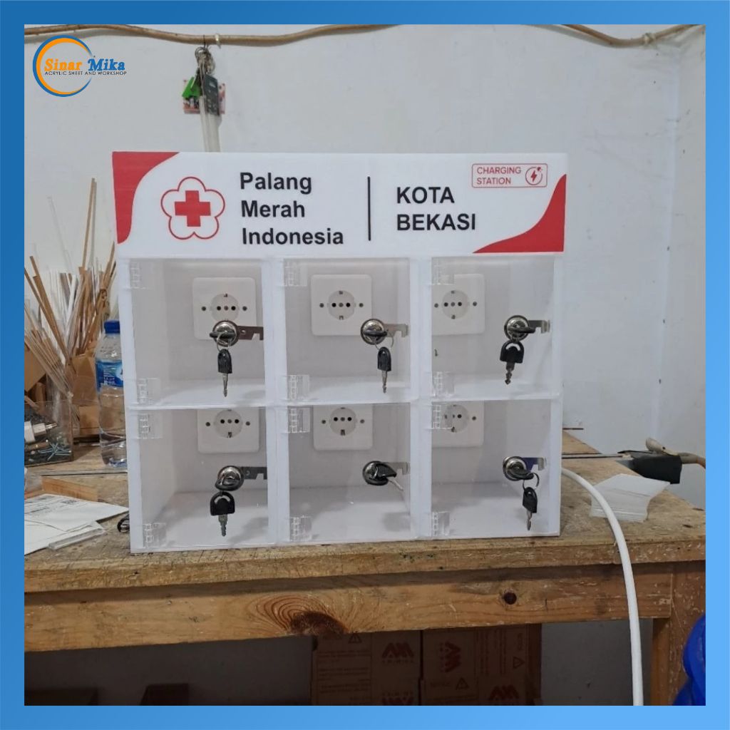 Tempat Box Charger Akrilik 6 Pintu