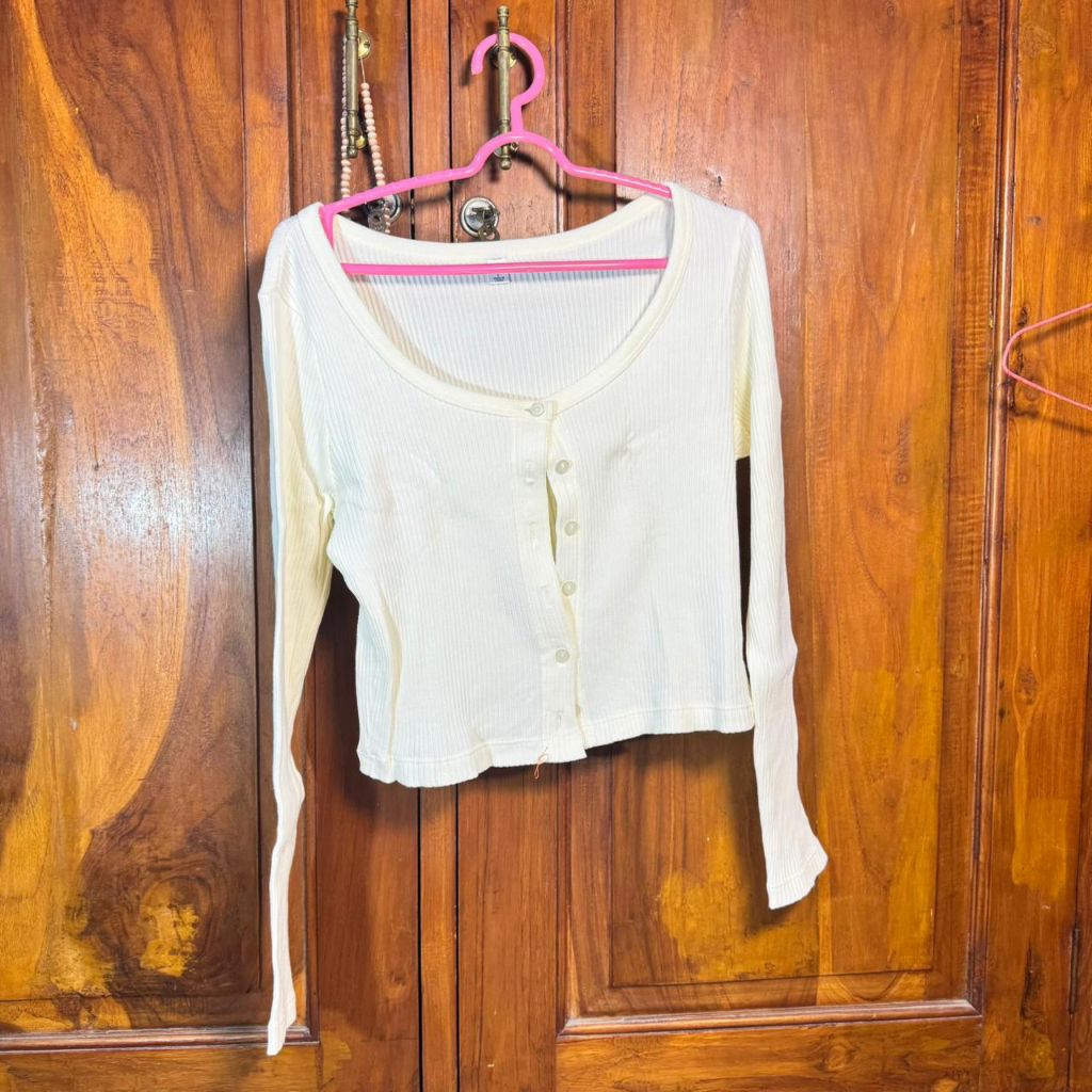 (preloved) Kardigan Crop (Crop Cardigan) Lengan Panjang uniqlo